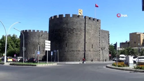 Korona virsn trmanta olduu Diyarbakr'da genler maske kuralna uymuyor