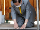 G�ney Koreli tarikat lideri vir�s�n yay�lmas�ndan dolay� diz ��kerek �z�r...