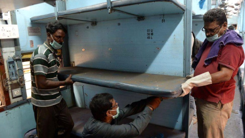 Koronavir�s: Hindistan tren kompart�manlar�n� karantina ko�u�lar�na d�n��t�r�yor