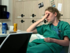 Koronavir�s salg�n�, T�rkiye'de sa�l�k �al��anlar�n�n psikolojisini nas�l etkiledi?