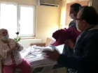 Koronavirüsü yenen 3 hasta, çiçek ve alkışlarla taburcu edildi
