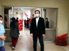 Koronavir�s� yenen ba�hekim alk��larla taburcu edildi