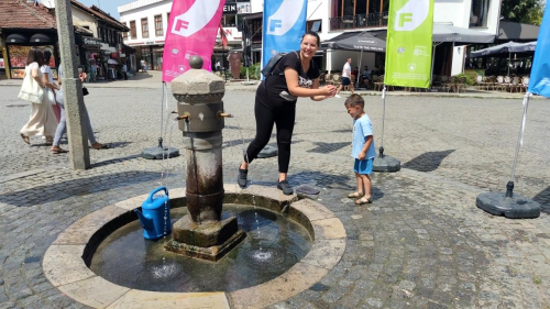 Kosova'da Ar Scaklar Nedeniyle 60 Ya stne 'Sokaa kmayn' Uyars