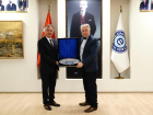 Kosova Sa�l�k Bakan� Latifi, Ege �niversitesi T�p Fak�ltesini ziyaret etti