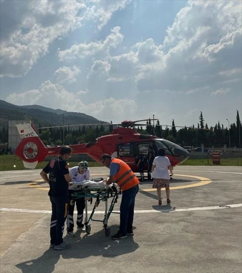 Kuadas'nda boulma tehlikesi geiren gen ambulans helikopterle Manisa'ya gtrld