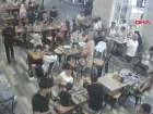 Ku�adas�'nda restoranda nefes borusuna yiyecek ka�an �ocuk Heimlich manevras�yla hayata d�nd�