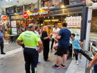 Ku�adas�'nda trafi�e kapal� alanda kavga: 2 yaral�, 1 g�zalt�