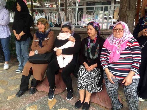 Kusmuunun Akcierine Kamas Sonucu Hayatn Kaybeden Bebek Manisa'da Topraa Verildi