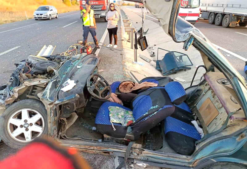 Ktahya'da Trafik Kazas: 3 Kii Yaraland
