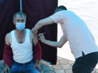 Lapseki'de eski belediye binas� �n�nde Kovid-19 a�� uygulanmas�na ba�land�