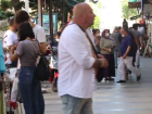 Cami bah�eleri a��k hava lokantas�na d�nd�