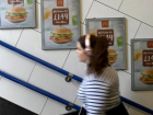 Londra �rne�i: Sa�l�ks�z g�da reklamlar�n� yasaklamak i�e yar�yor mu?