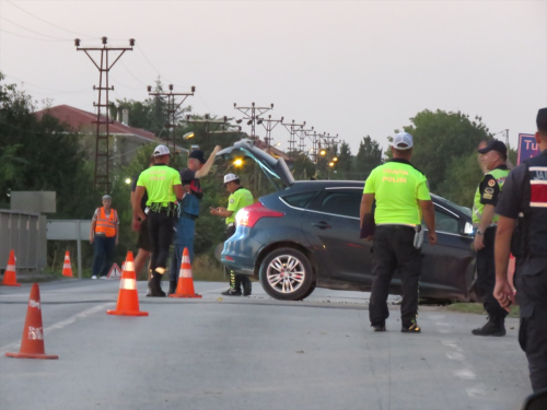 Lleburgaz'da kpr korkuluuna arpan otomobildeki 3 yandaki kz ocuu hayatn kaybetti