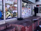 Mahalle muhtar� ev ve i� yerlerini korona vir�se kar�� tek tek ila�l�yor