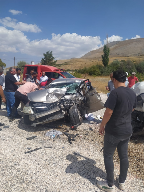 Malatya'da pikapla otomobil arpt, 4 kii yaraland