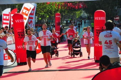 Manisa'da dzenlenen yar maratonda kalp krizi geiren koucu hayatn kaybetti