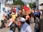 Manisa'da Geleneksel Ba�bozumu �enli�i'nde Deve �zerinde Y�r�y�� Yapan Kad�n Yere D��t�