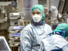 Maske takmayan sorumsuz doktor, onlarca ki�iye koronavir�s bula�t�rd�