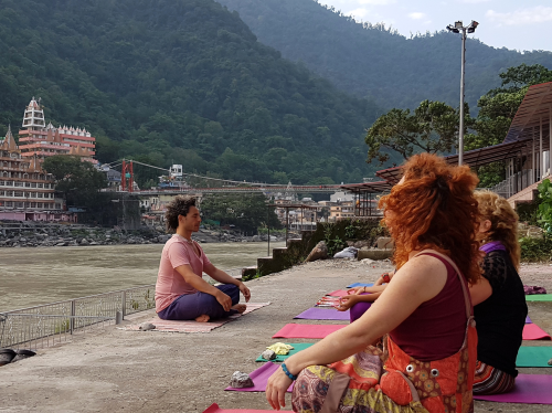 Mert Gler, Hindistan'da yoga klarn dndrecek