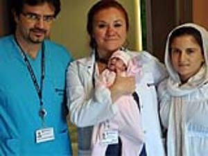Minik Berfin  32 Haftalk Dodu Azimle Hayata Tutundu