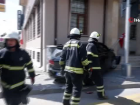 Motosiklete �arpmamak i�in manevra yapt�, dire�e �arparak durabildi