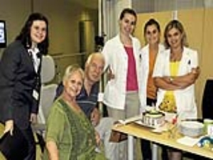 Nee Karel ve Ei Suat Karel 49.Evlilik Yldnmlerini Memorial Hastanesinde Kutladlar