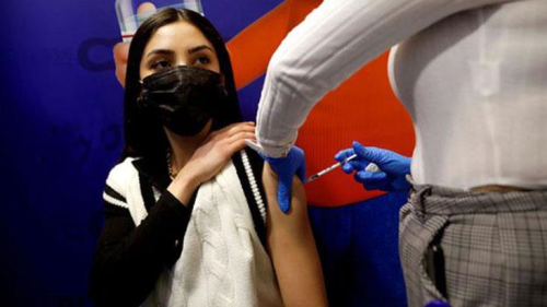 srail'de ak alanlarda maske takma zorunluluu kaldrld