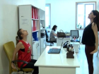 Ofislerde omurgam�za 60 kilo y�k biniyor: Uzman�ndan i� yeri yogas�