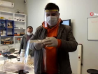 ��retmenler sa�l�k��lar i�in siperlikli maske �retti