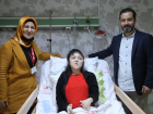Omurgas�nda 50 derece e�rilik olan skolyoz hastas� ameliyatla sa�l���na kavu�tu