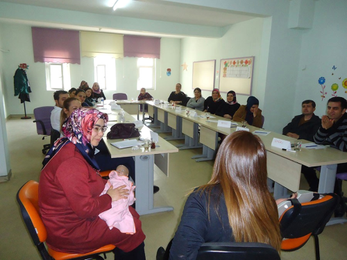 Osmaniye'de Salk alanlar 'Anne Stnn Teviki' Konusunda Eitildi