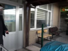Otob�ste 'k�rm�z� bileklik' pani�i