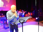 �zel �ocuklar Mavi Gecede Sahneye ��kt�