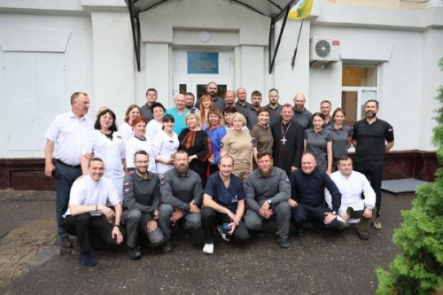 Polonyal� doktorlar Ukrayna'da t�bbi yard�m sa�lad�
