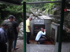 Rizeli vatanda�lar zehirli ��kan �l�ca suyundan su i�mek i�in kuyru�a girdi