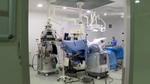 Robotik cerrahiyle diz ve kala ameliyatlarnda hata riski sfra iniyor