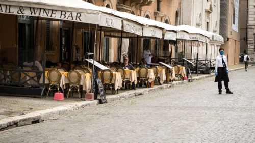 Roma'da koronavirs karantinas sonras 'yeni normal': Garsonlara zel hayatnz aklamak