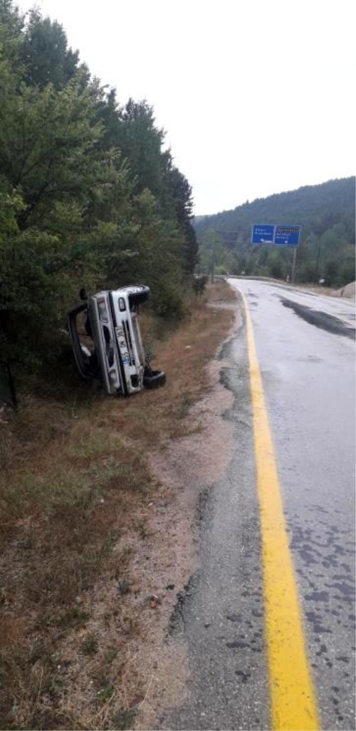 Safranbolu'da otomobil arampole devrildi, 5 kii yaraland