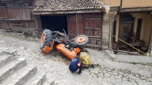 Safranbolu'da traktr devrildi, 1 kii ar yaraland