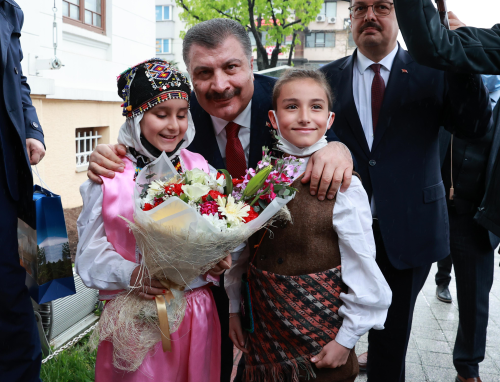 Salk Bakan Fahrettin Koca Bursa Valiliini ziyaretinde konutu Aklamas