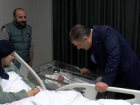 Sa�l�k Bakan� Fahrettin Koca yeni y�l�n ilk bebeklerini ve sa�l�k �al��anlar�n� ziyaret etti