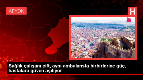 Salk alan ift, ayn ambulansta birbirlerine g, hastalara gven alyor