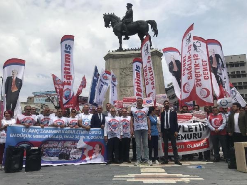 Sa�l�k �al��anlar� zam oran�na tepki g�stererek i� b�rakt�