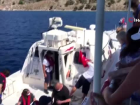 Sağlık ekipleri denizde tur teknesinde düşen İngiliz turiste 10 dakikada ulaştı