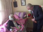 Sa�l�k M�d�r� Dr. Fevzi Yavuzy�lmaz, 110 ya��ndaki Halime teyzeyi ziyaret etti