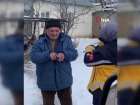 Sa�l�k personeli, i�itme engelli hasta yak�n�ndan i�aret dili ile bilgi ald�