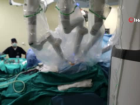 Sa�l�k raporu almak i�in gitti�i hastanede robotla ameliyat oldu