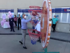 Sa�l�k��lar basket atarak meme kanseri i�in fark�ndal�k olu�turdu