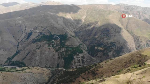 Sa�l�k��lar da� bay�r demeden patikalar� a�arak a�� yap�yor