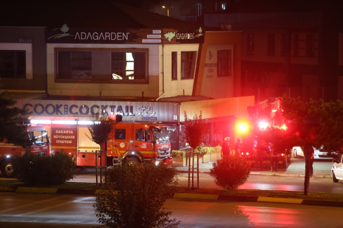 Sakarya'da bir restorann baca ksmnda kan yangn sndrld